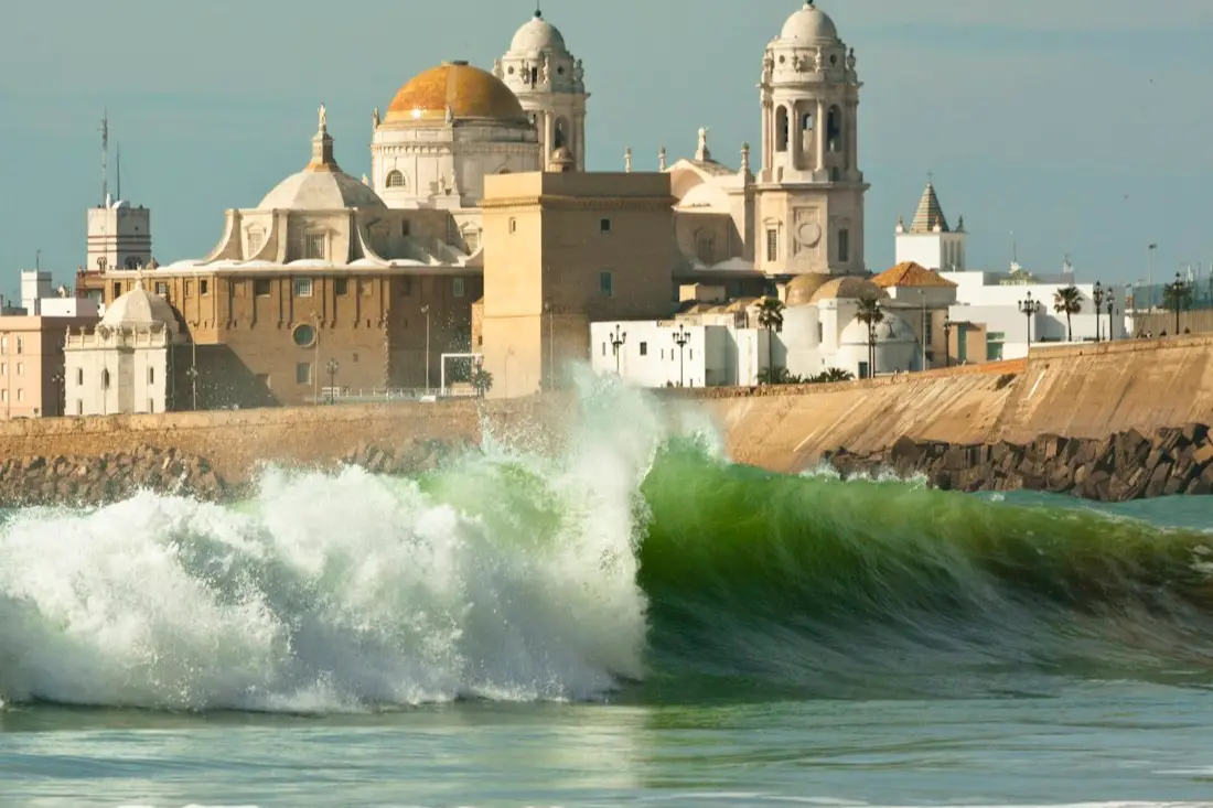 Ambiente local de Cádiz y su actividad económica
