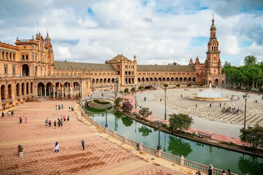 Vista de Sevilla, negocios y pymes que pueden pedir el Kit Digital